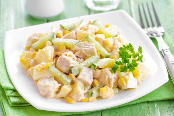 Summer salad - a light and unusual dish on the menu of the Mediterranean diet